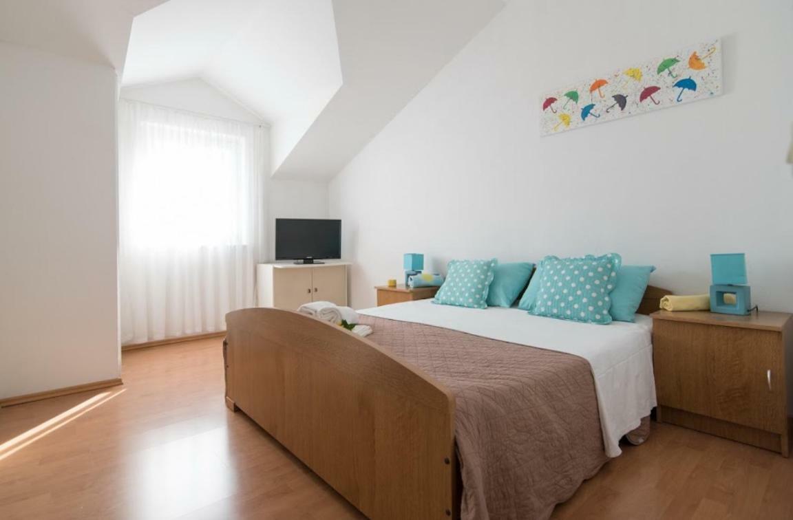 Apartments Petranic Supetar Exterior foto
