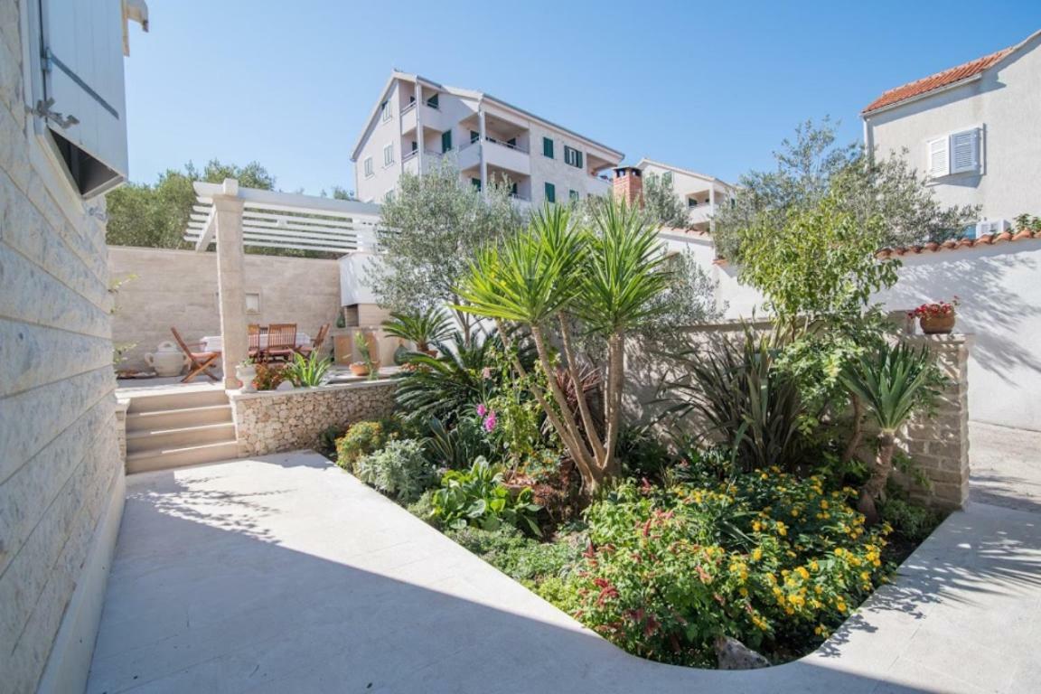 Apartments Petranic Supetar Exterior foto